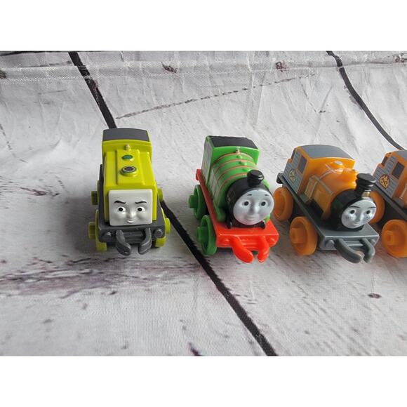 Thomas The Tank Engine Train & Friends Minis Micro Lot Percy Dash Scruff Lot 6 - Picture 4 of 9